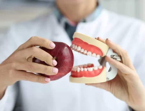 Eating with Dentures: Practical Tips for Enjoying Food with Denture Appliances